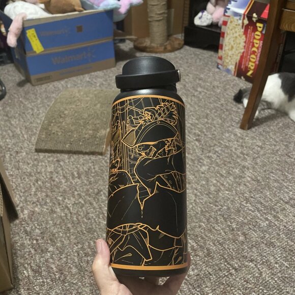 Attack on Titan Stainless Steel Water Bottle With Laser Engraved Design - Picture 3 of 8